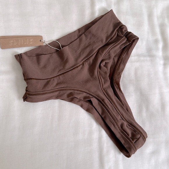 SKIMS Summer Mesh Thong - Picture 3 of 4